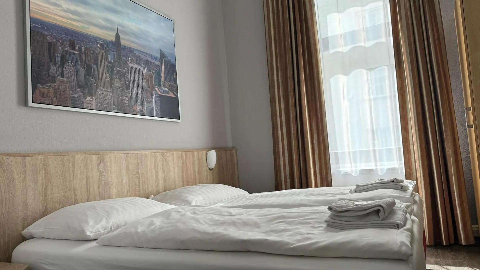 **  Hotel Kieler Hof Am Hauptbahnhof - Hamburg Central Station Germany
